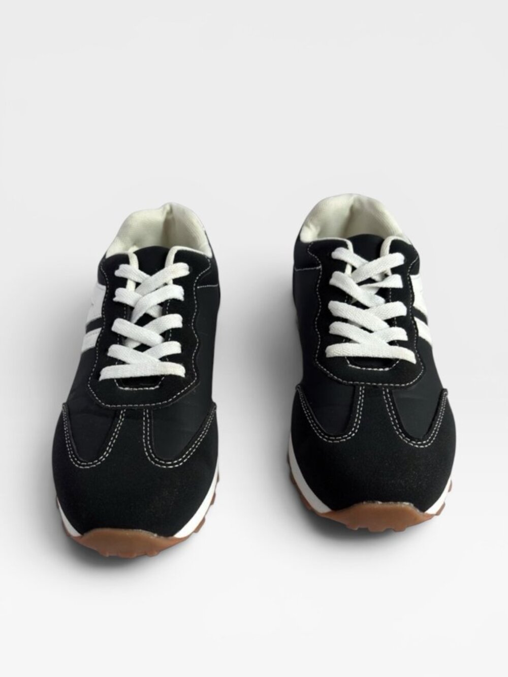 Black White Retro Sneakers Lace Up Athletic Casual Shoes Gum Sole Size 7.5 - Picture 2 of 11
